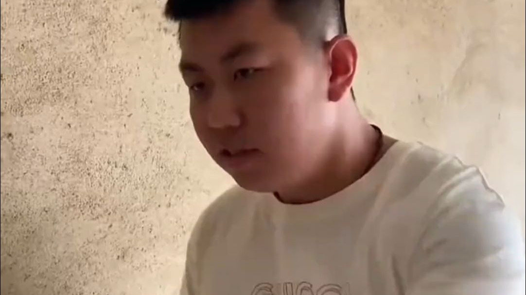 一人分饰多角