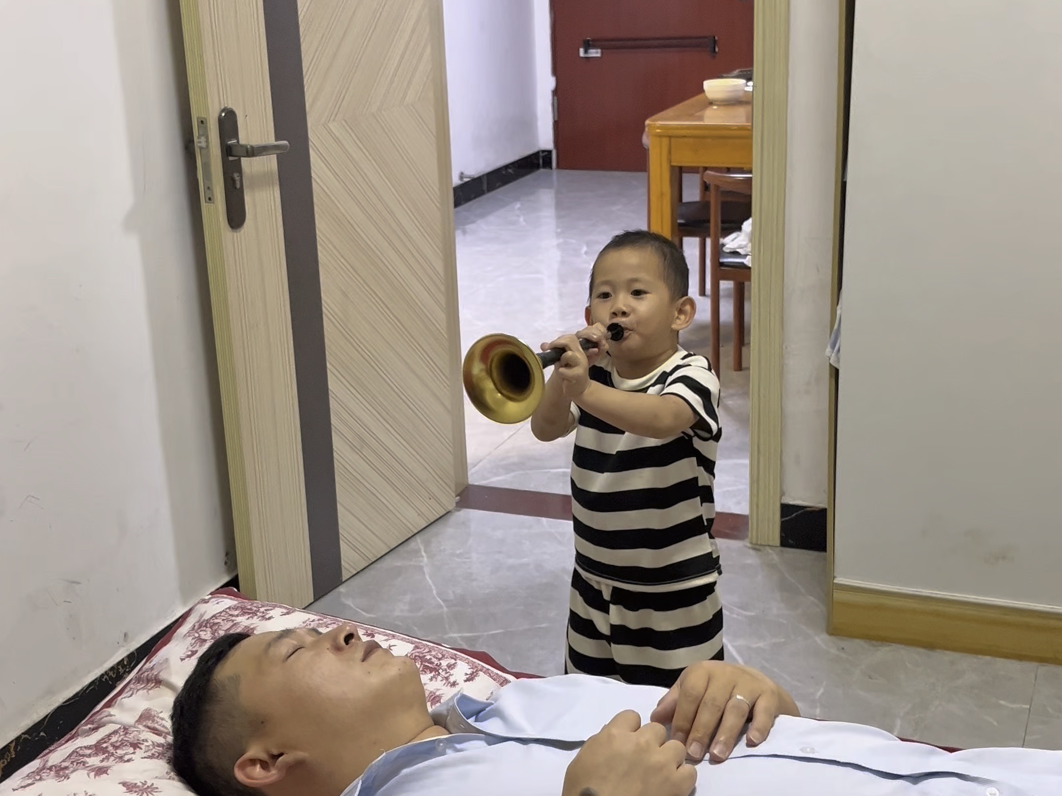 儿子啊，你这是要把你爹送...