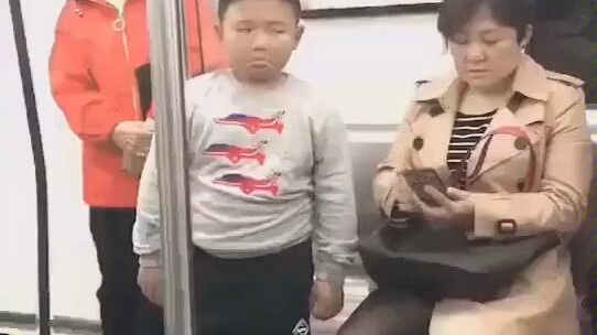 来自母亲的一记平A打断回...