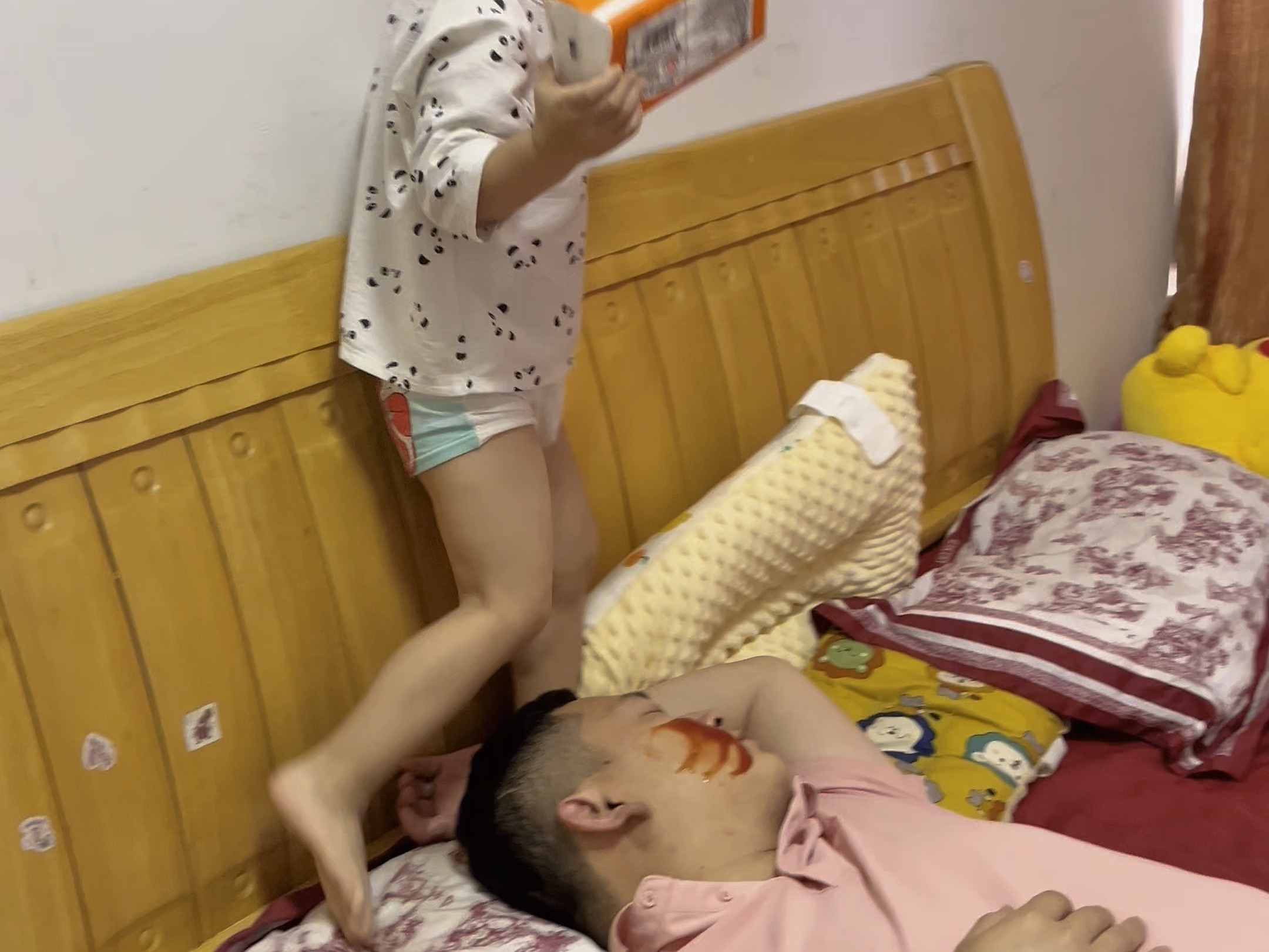儿子这眼神要吓死我。#萌...