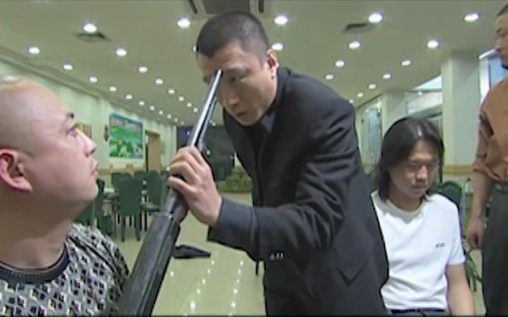 你 真 敢 开 枪 啊 ...