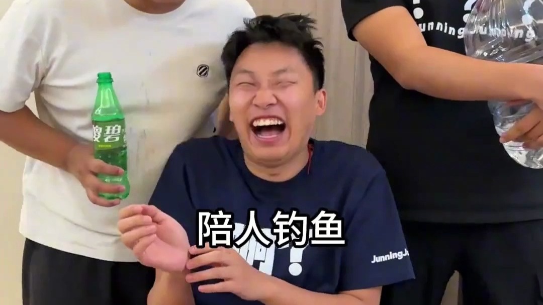 寝室憋笑挑战，怎么有人反...