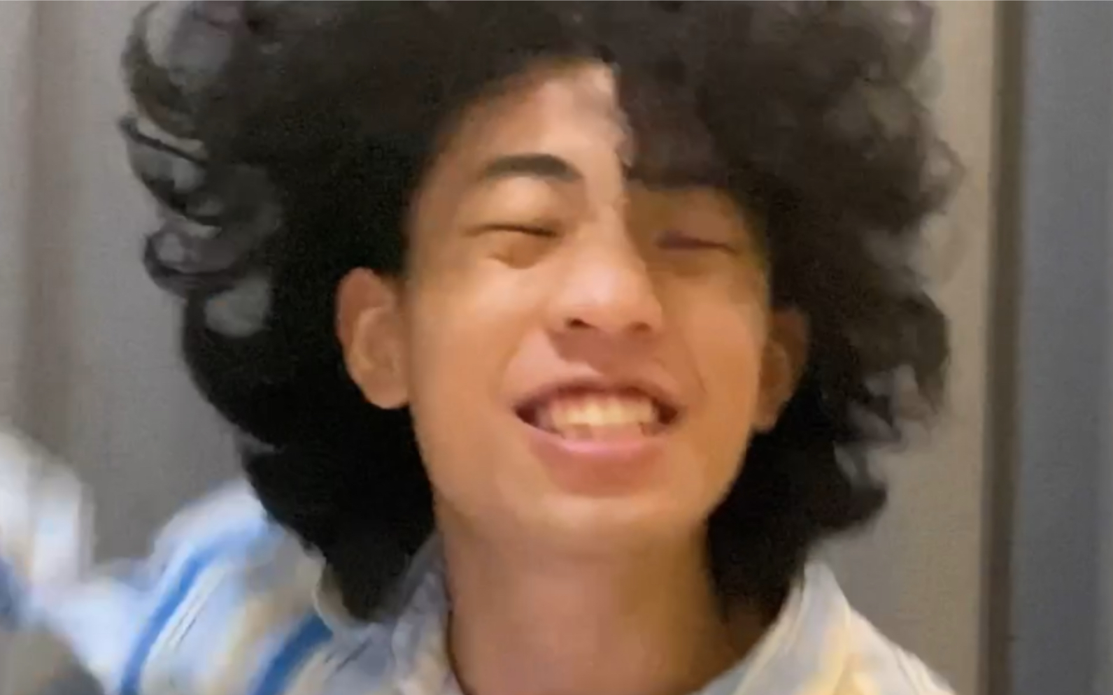 小  丑  竟  是  ...