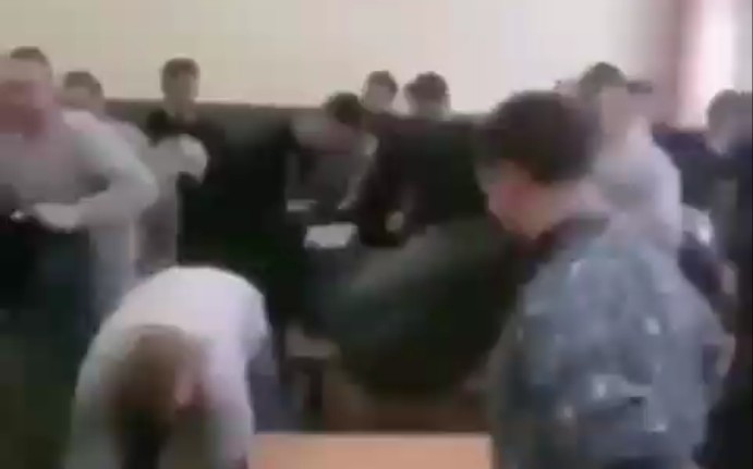 开完家长会的俄罗斯家长