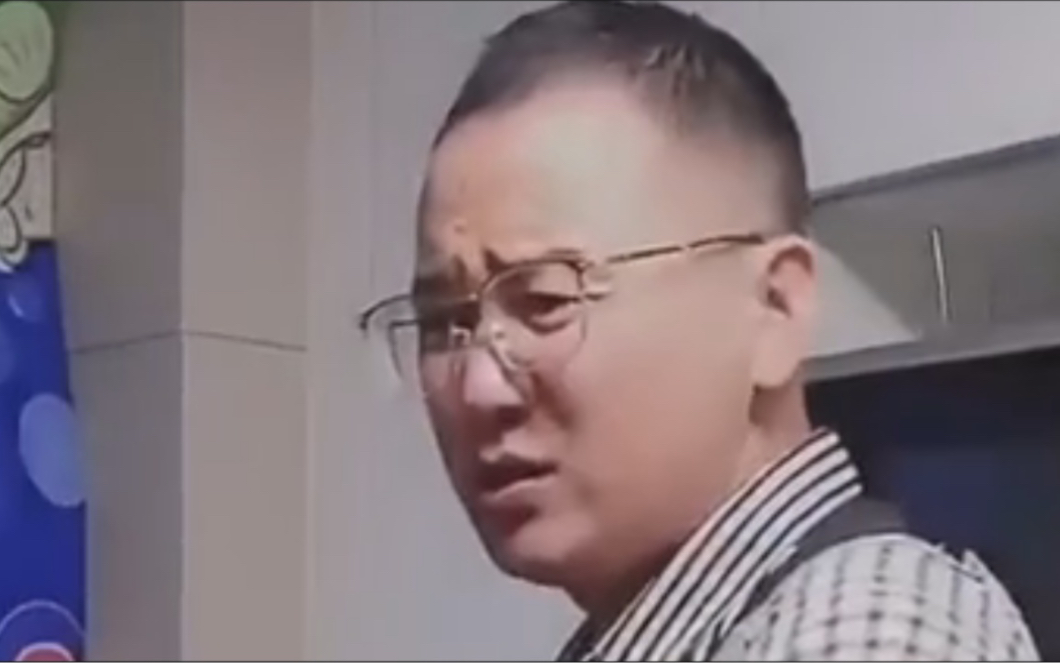 《声 控 灯 咬 人 事...
