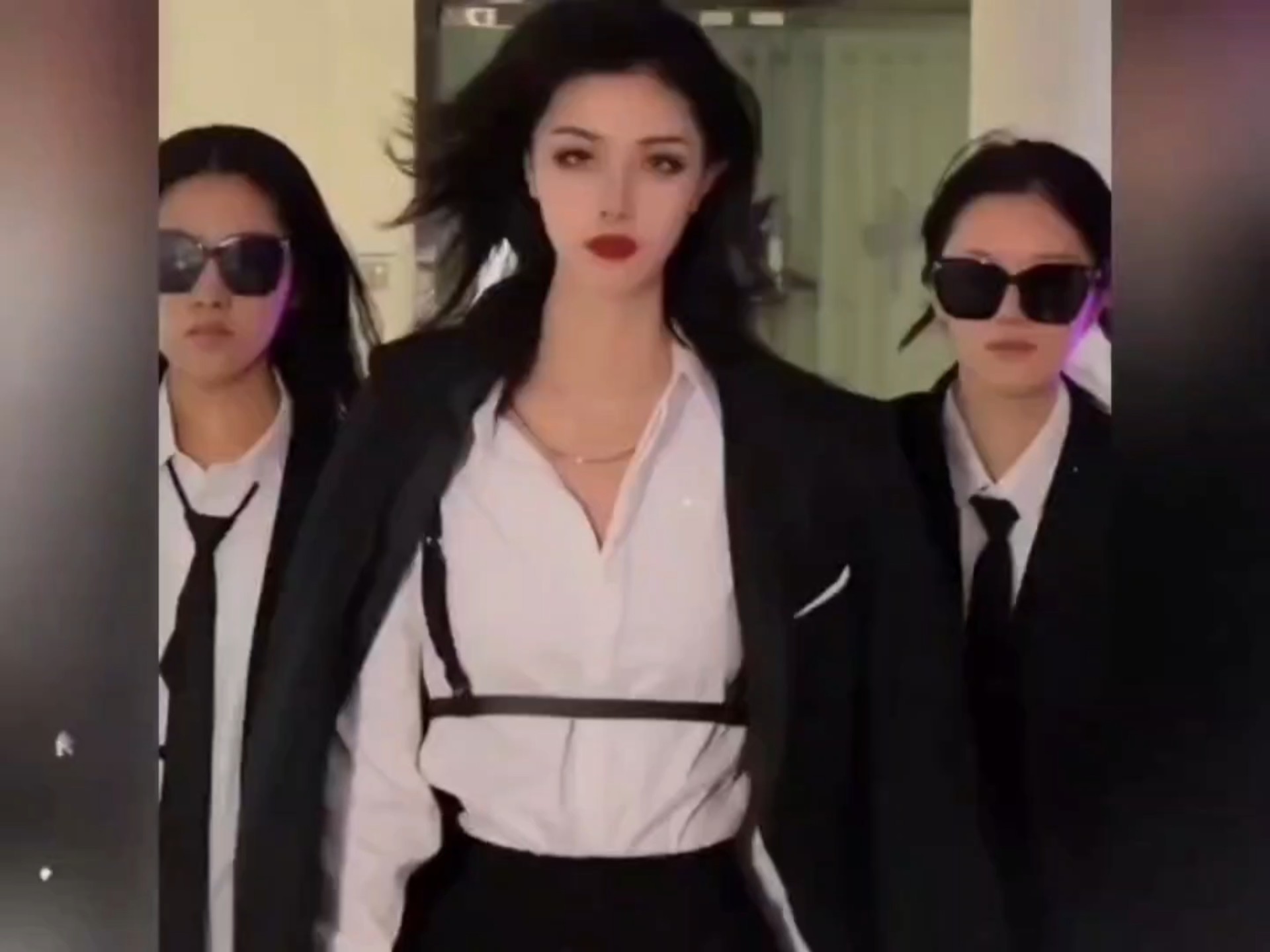 网友神评：老师讲的课很是...