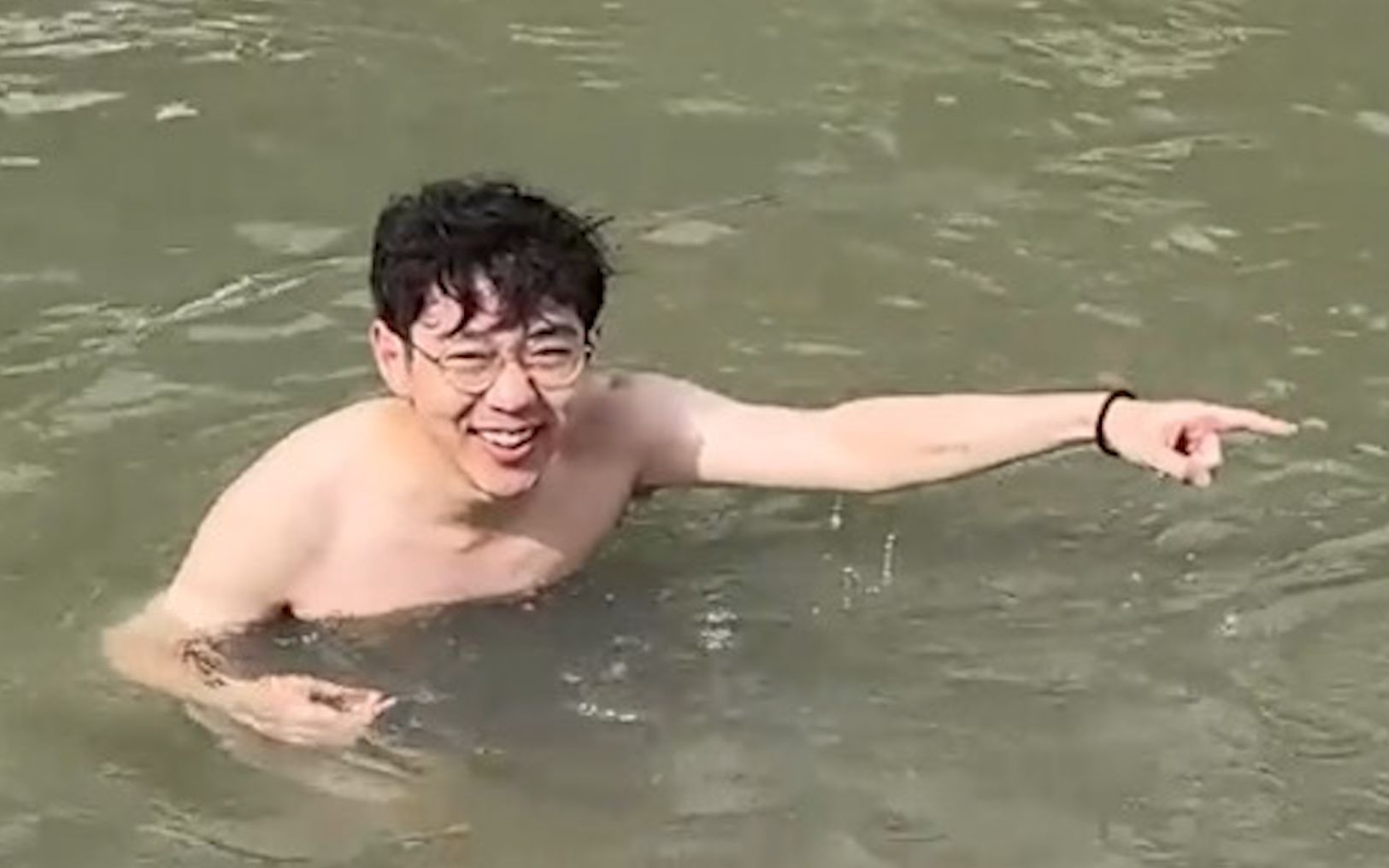 好厉害！他已经憋气20分...