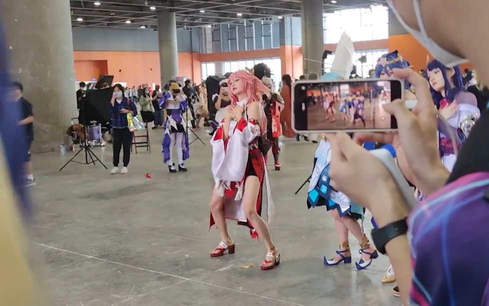 “鬼...鬼知道我看了多...