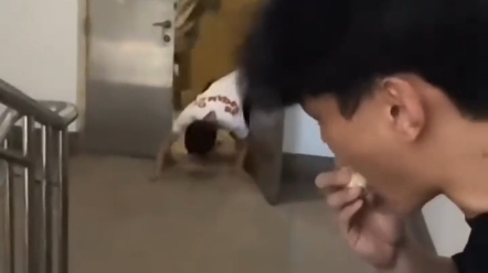 每日一笑，烦恼就掉