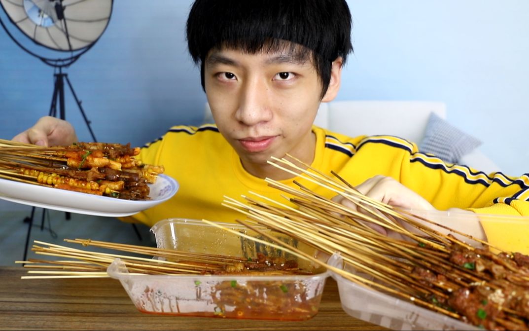 帅小伙因太久没吃烤串，把...